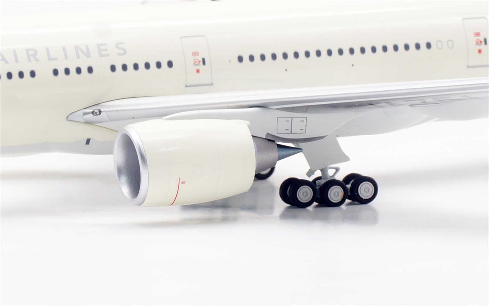 Model redukcyjny samolotu Miniaturowy Samolot Pasażerski 36 Cm 1/200 Dla Japan Airlines Modeli Samolotów Statycznych Do Boeing 777-300 JA751J Model lotniczy Replika samolotu