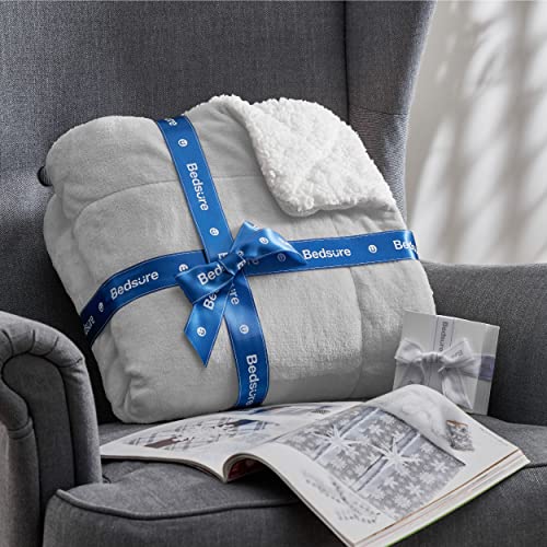 مراجعة بطانية Bedsure Sherpa Fleece 150×200 سم — دافئة، كثيفة وناعمة للسرير والأريكة - الصورة 6