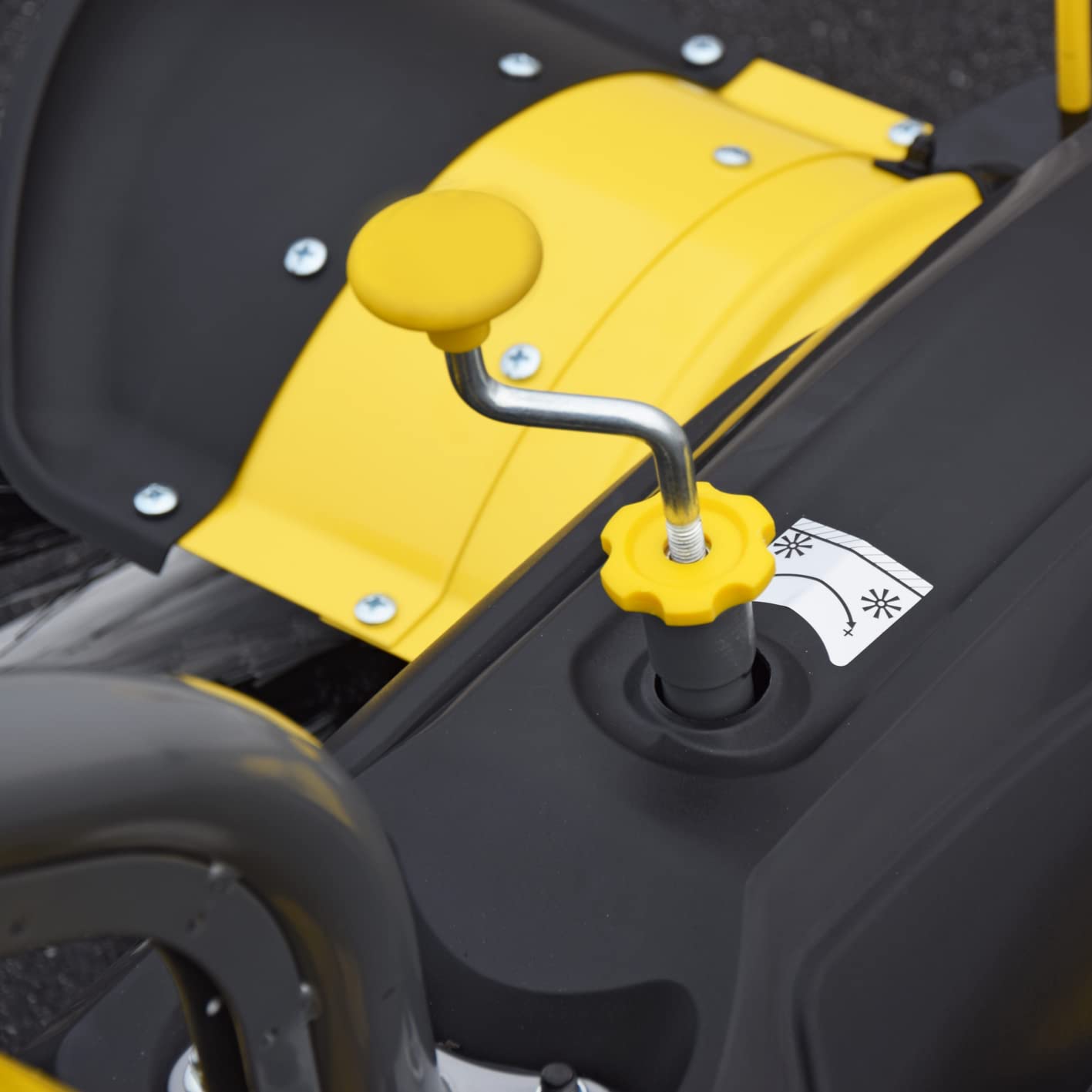 BAMATO Kehrmaschine KEM-1000 | Kehrbreite 1000 mm | mit E-Start & vers. Aufsätzen | 5 IN 1 | Antrieb mit Stollenprofil | E-Start | inkl. Schneeschild | inkl. Auffangbehälter