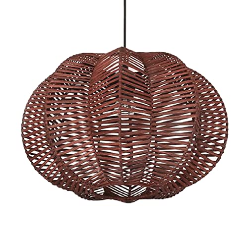 Lustre en rotin vintage pour illuminer une cuisine de ferme chaleureuse
