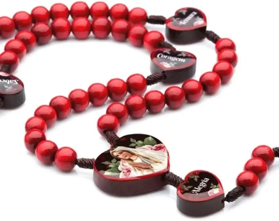 Terço Madeira Vermelho 8mm Mãe com Metal em Ouro Velho e Cordão Marrom