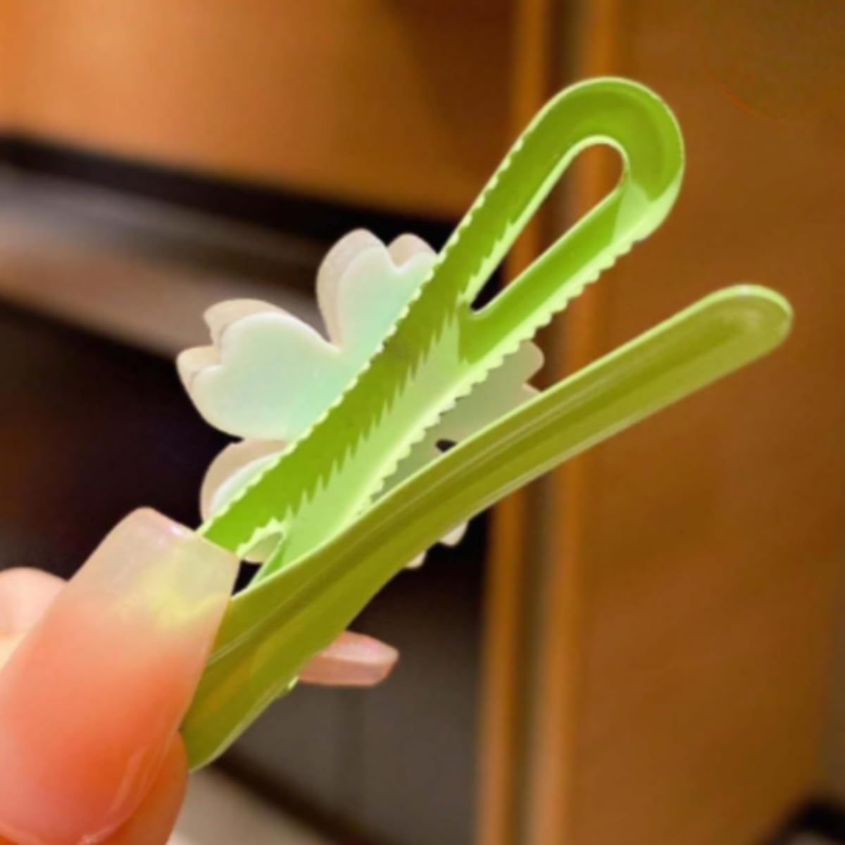 kit Presilhas 14 unidades grampo TIC TAC De Cabelo Infantil menina feminino kit de Acessórios divertidos e alegres, presente para meninas (KIT VERDE) em promoção! Veja a oferta e mais achadinhos de Laços & Tiaras Infantis 4 Hoje é o melhor dia para comprar kit Presilhas 14 unidades grampo TIC TAC De Cabelo Infantil menina feminino kit de Acessórios divertidos e alegres, presente para meninas (KIT VERDE) com aquele preço maroto! Promoção! Aproveite a oferta! 4