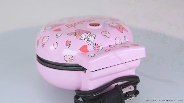 Amazon.com: Uncanny Brands Hello Kitty My Melody Mini Waffle Maker