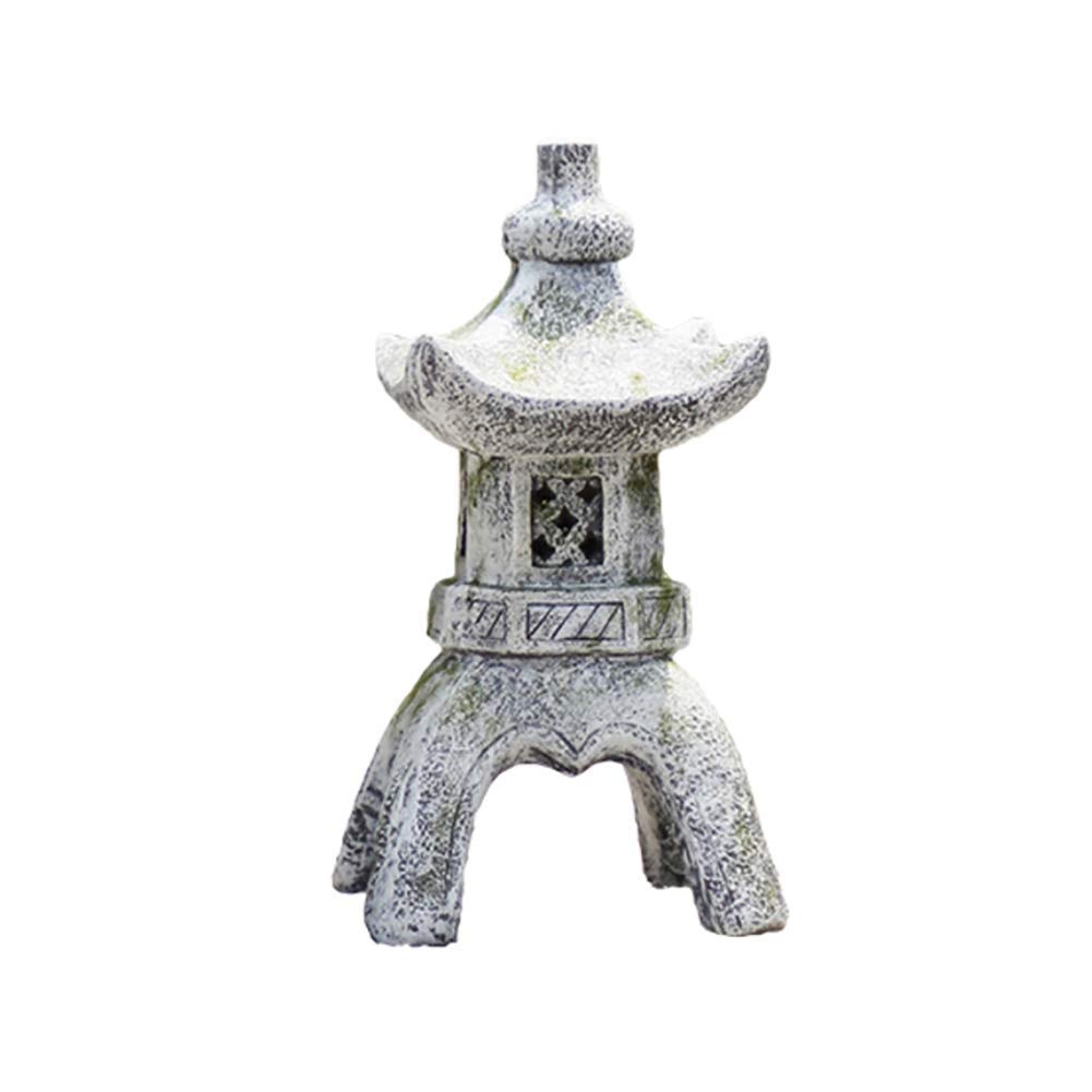 Décor asiatique extérieur pagode pour structurer un jardin vide et créer un coin zen