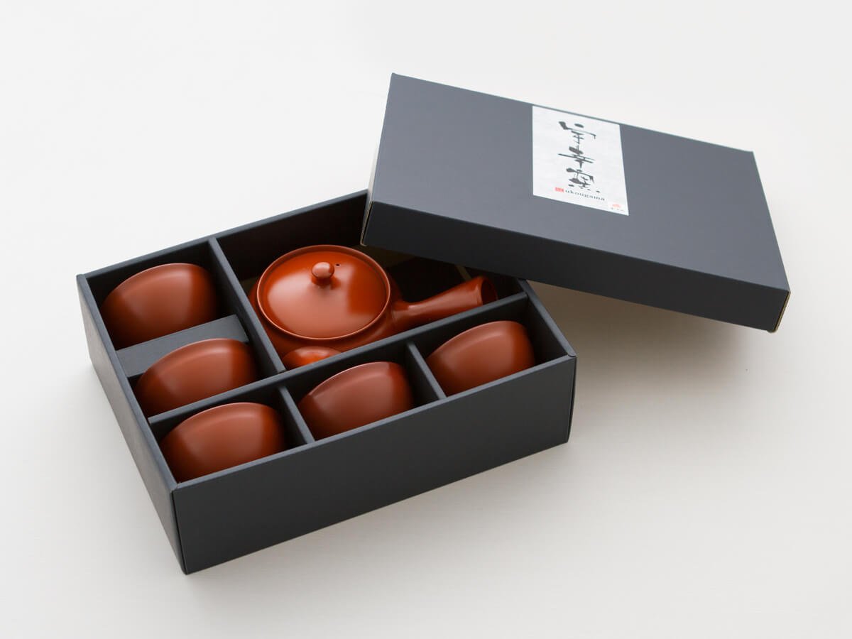 Original japanische Teekanne, Kyusu, mit 5 Becher: Shu Hiramaru. Integriertes Tee-Sieb aus Edelstahl. Echt japanisches Tee-Set aus natürlichem Tokoname-Ton in schöner Geschenk-Box
