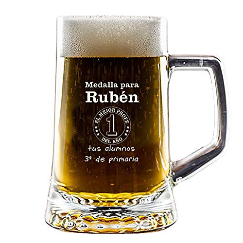 Regalo personalizado para profesores: jarra de cerveza con medalla para ‘El mejor profe del año’ grabada con nombre y firma es estuche de cartón