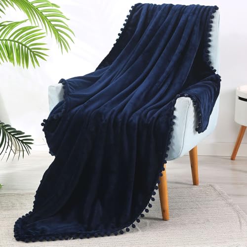Couverture polaire douce à pompons pour vos soirées télé en hiver - 2