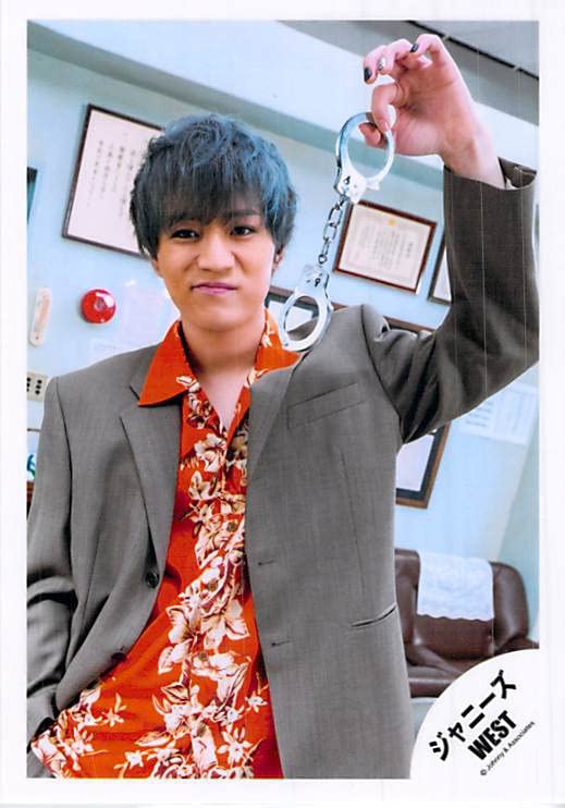 Amazon.co.jp: ジャニーズWEST 神山智洋 公式写真 写真 フォト