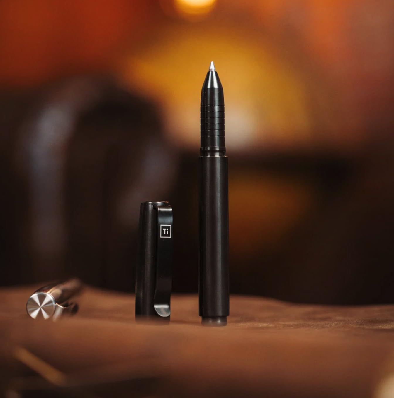 BIG IDEA DESIGN Base Line Capped Pen (Titanium - DLC Black)