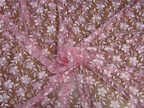 Tissu brodé rose layette de 111,8 cm pour couture créative