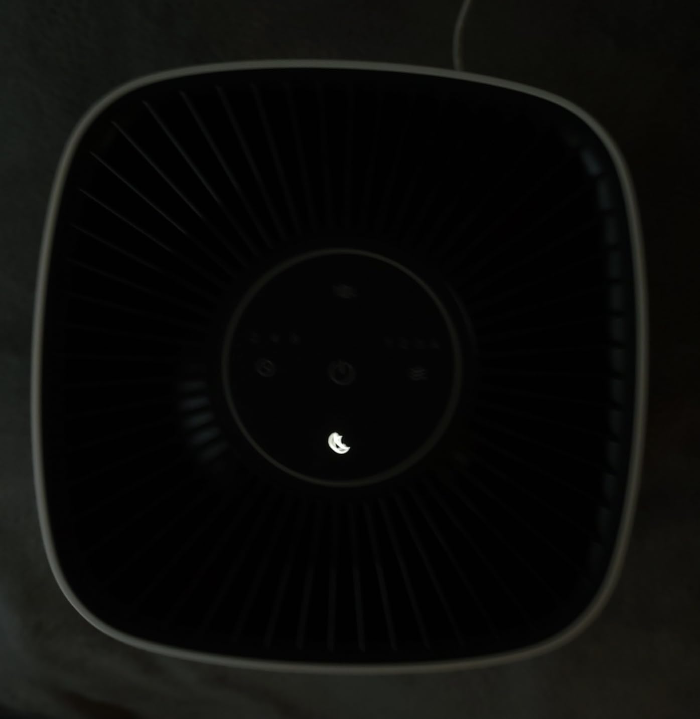 Honeywell AllergenPlus HPA125 control panel showing auto mode and green air quality indicator ring