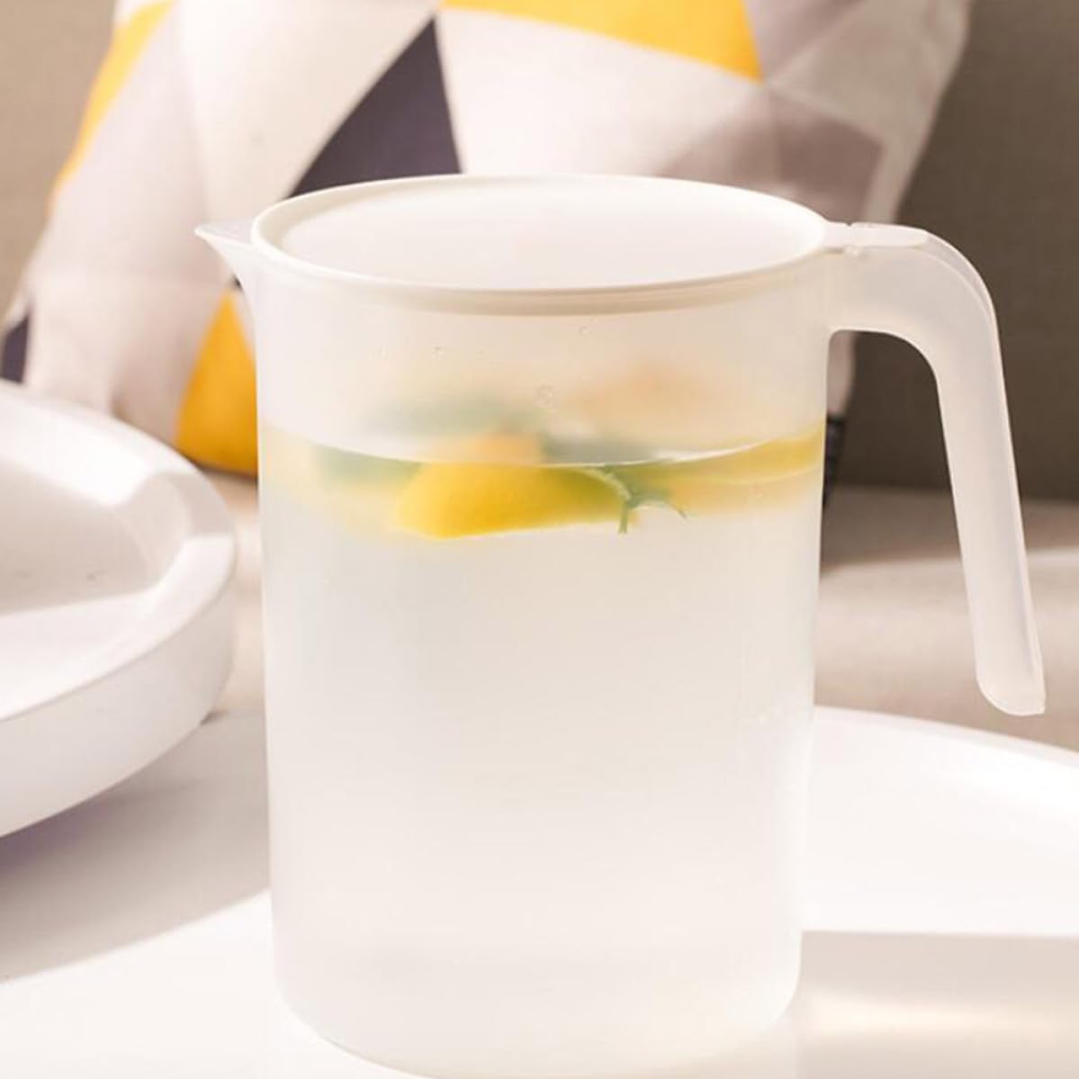 2500ml Plastic Beverage Pitcher with Handle and Easy Pour Spout