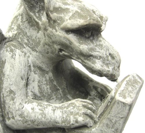 Estatua de gárgola con laptop de concreto miniatura 4