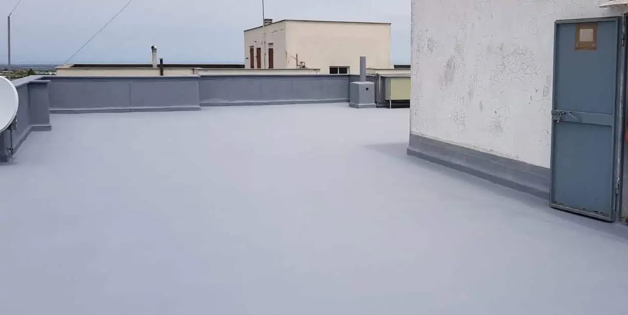 Guaina Liquida Impermeabilizzante Colorata Fibrata 'Membrana' - Ideale per Tetti, Terrazzi, Legno, Lamiere, Intonaci, Muri, Cemento. (Grigia, 5 kg)