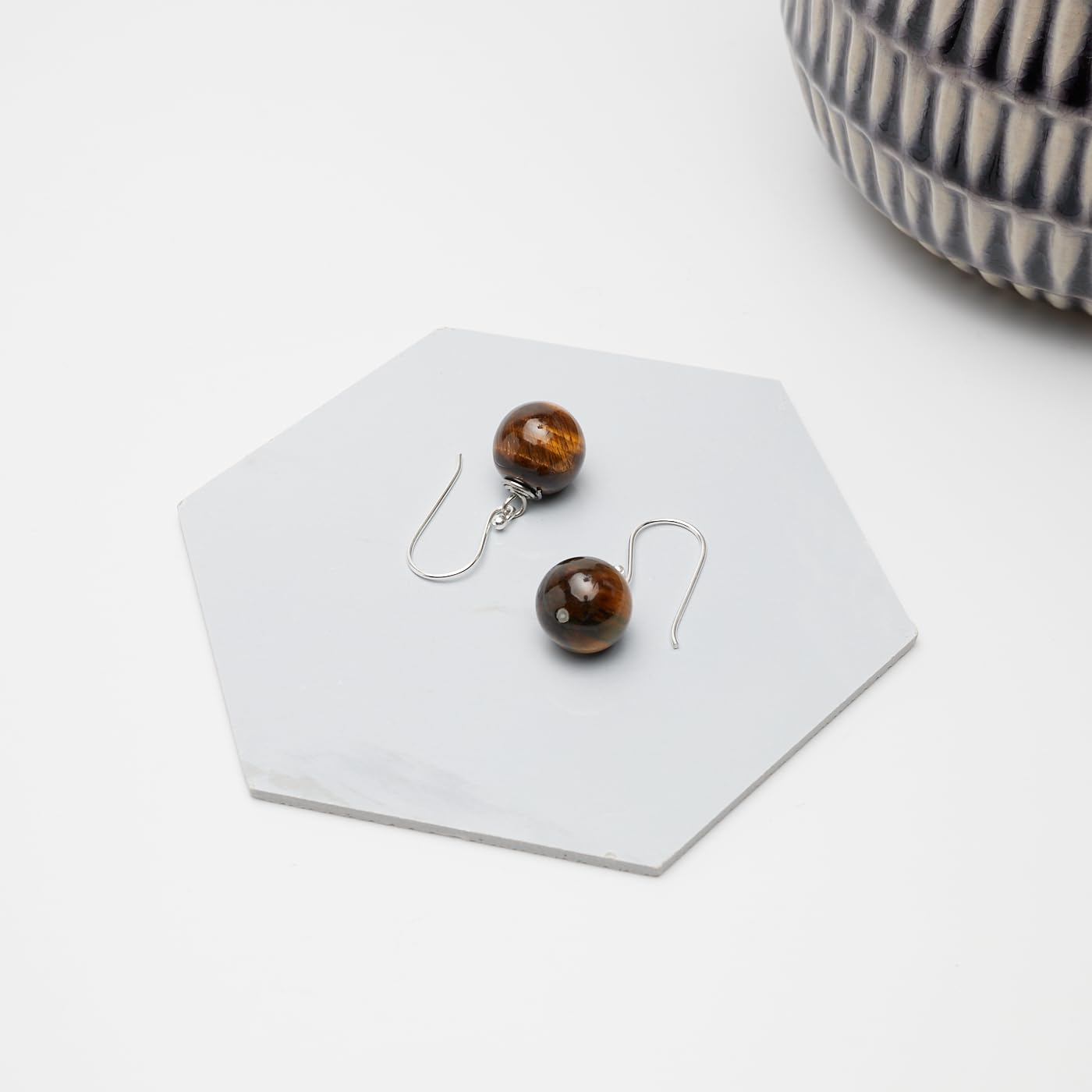 Pendientes colgantes de plata de ley con piedras preciosas naturales hechos a mano para mujer Pendientes con cuentas de bola de 12 mm | Regalo para mujeres, niñas. (Ojo de tigre marrón)