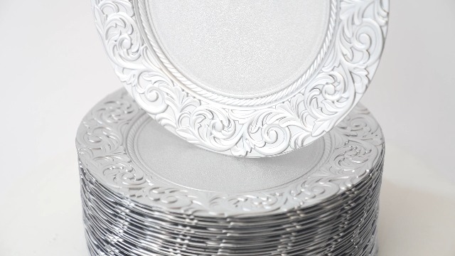 100 Platos Cargadores Redondos de Plástico 13 in Plateados miniatura 7