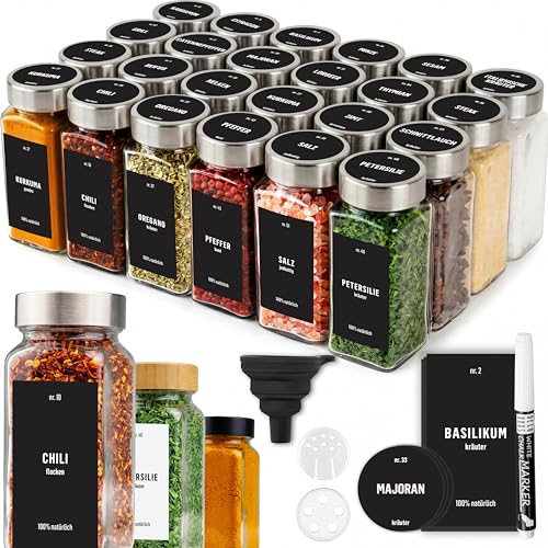 Deco haus® Lot de 24 Bocaux à Épices Carrés Hermétiques [avec Étiquettes & Saupoudreur] - Bocaux en Verre - Pot a Epices en Verre et Bois, Spice Jars - Récipients d'Épices - Pot a Epice