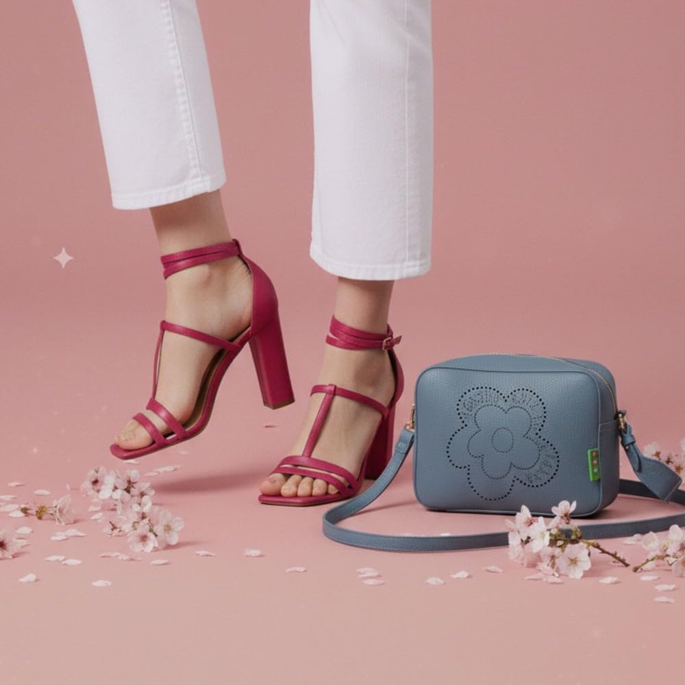 Agatha Ruiz de la Prada Bolso Bandolera en color azul con flor calada