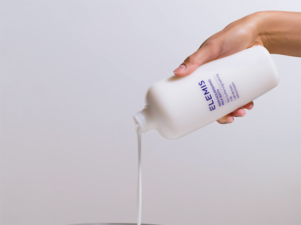 ELEMIS Skin Nourishing Milk Bath 400ml – Softening Body Cleanser for Dry Skin, Gently Moisturizes & Soothes with Milk Protein & Oat Extract
