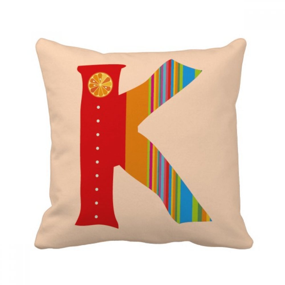 Coussin alphabet fruit orange mignon pour raviver un canapé terne avec du confort