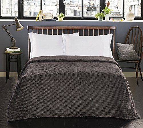 DecoKing Henry knuffeldeken van 70 x 150 cm, grafiet, deken, microvezel, woondeken, sprei, fleece, zacht, behaaglijk… - Image 7