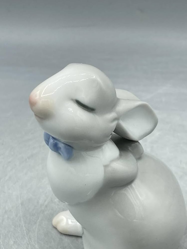 ゆ*あ様 リヤドロ　少女とウサギの陶器像 ゆ*あ様 リヤドロ 少女とウサギの陶器像 - メルカリ