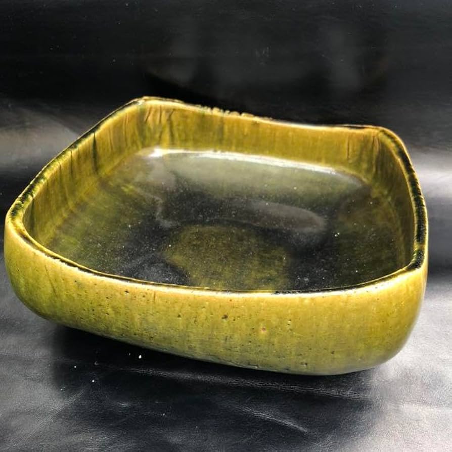 古美術品◼️蔵からかなりステキな深い緑色の可愛らしい四角い陶器が出て来ました、 Amazon.co.jp: 蔵からかなりステキな深い緑色の可愛らしい四角い