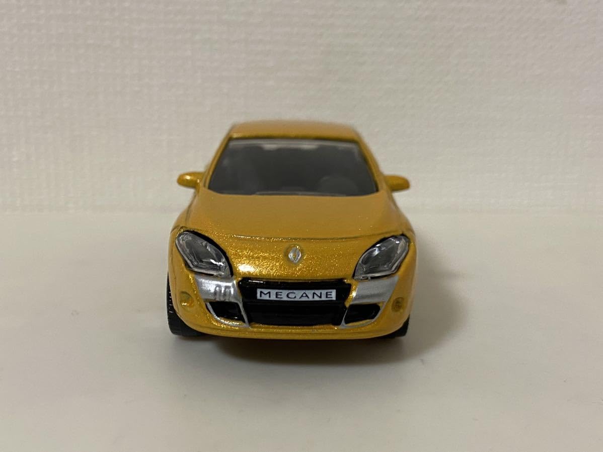 Amazon | マジョレット 1/64 ルノー メガーヌ クーペ イエロー