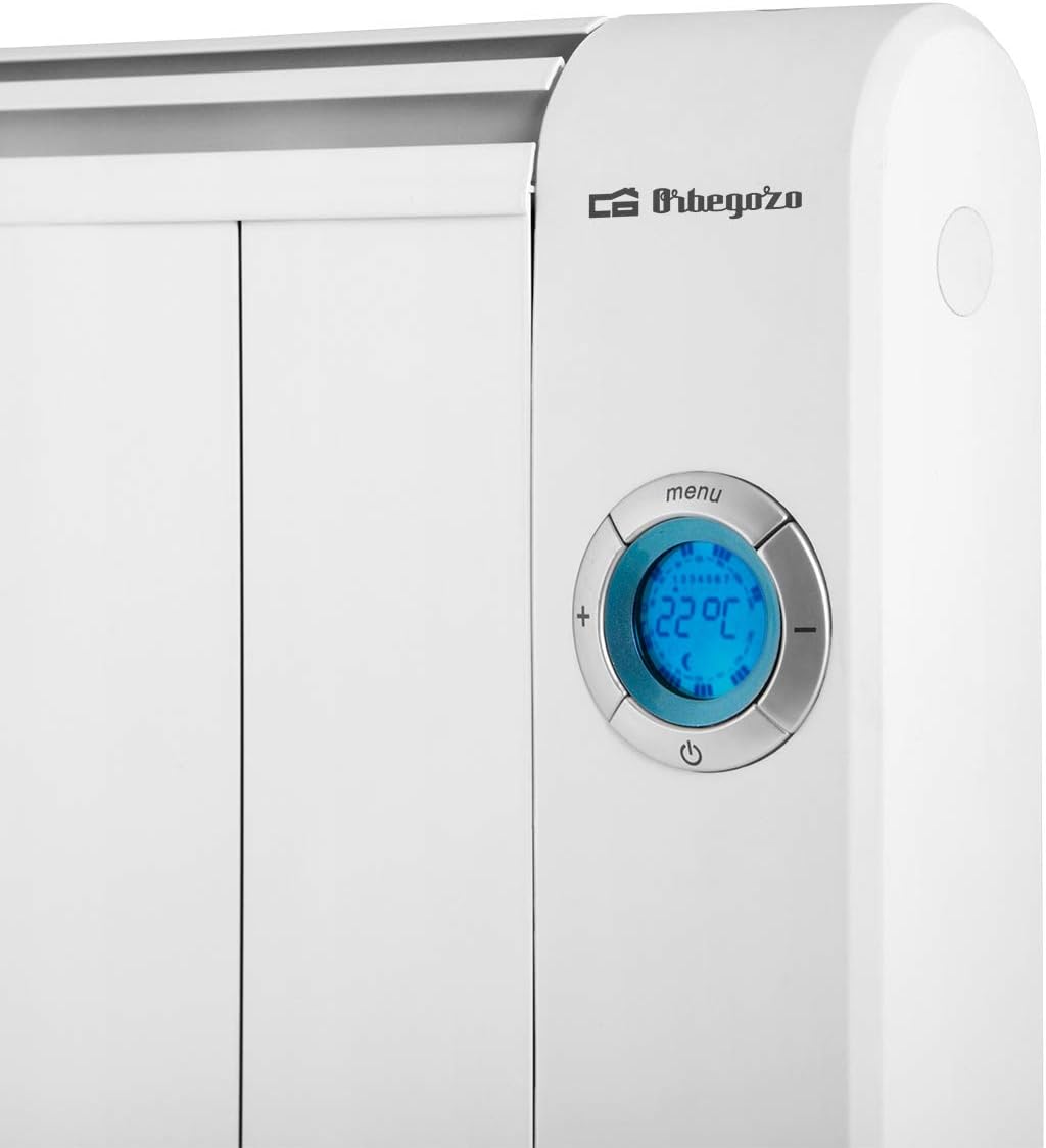 Close-up of the Orbegozo RRE 1810 control panel with LCD screen and buttons