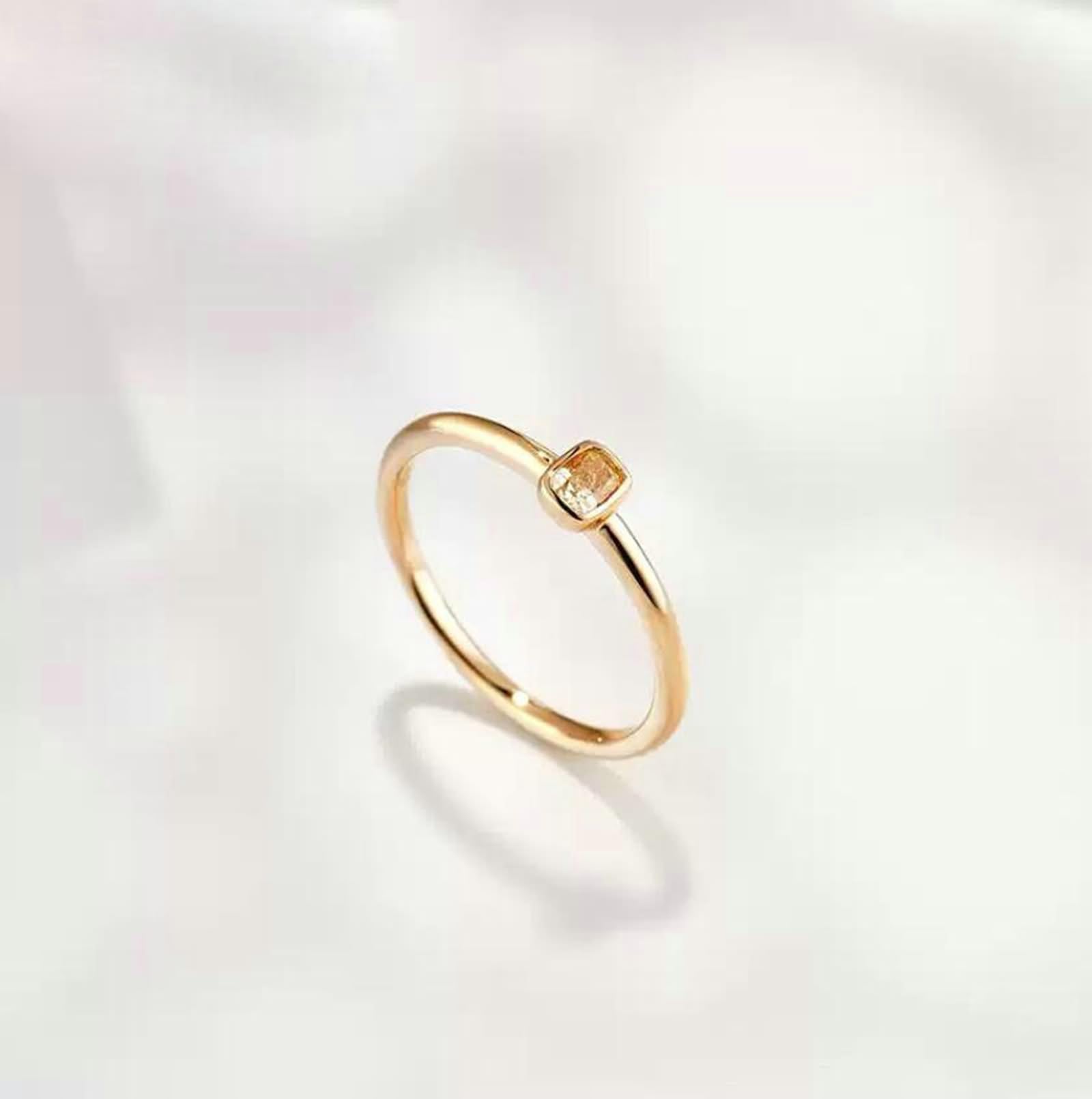 Anillo de compromiso para mujer con diamante cuadrado de oro amarillo de 0,14 quilates