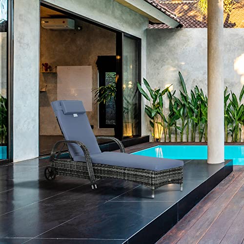 Strandliege mit Rollen von Outsunny – Gartenliege aus Rattan
