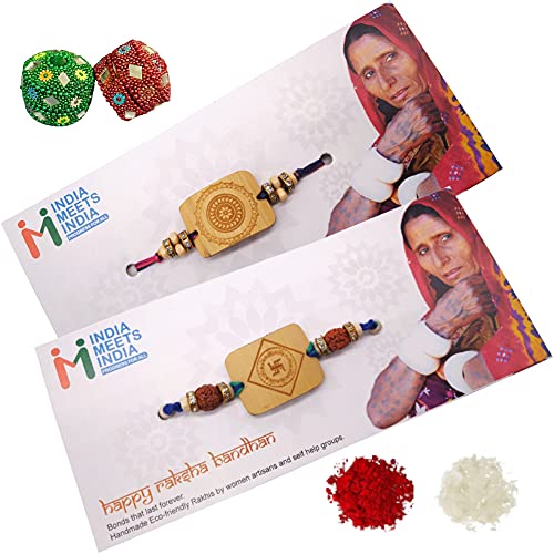 India Meets India Juego de 2 Rakhi de bambú grabado hecho a mano con caja de arroz y Kumkum Cover