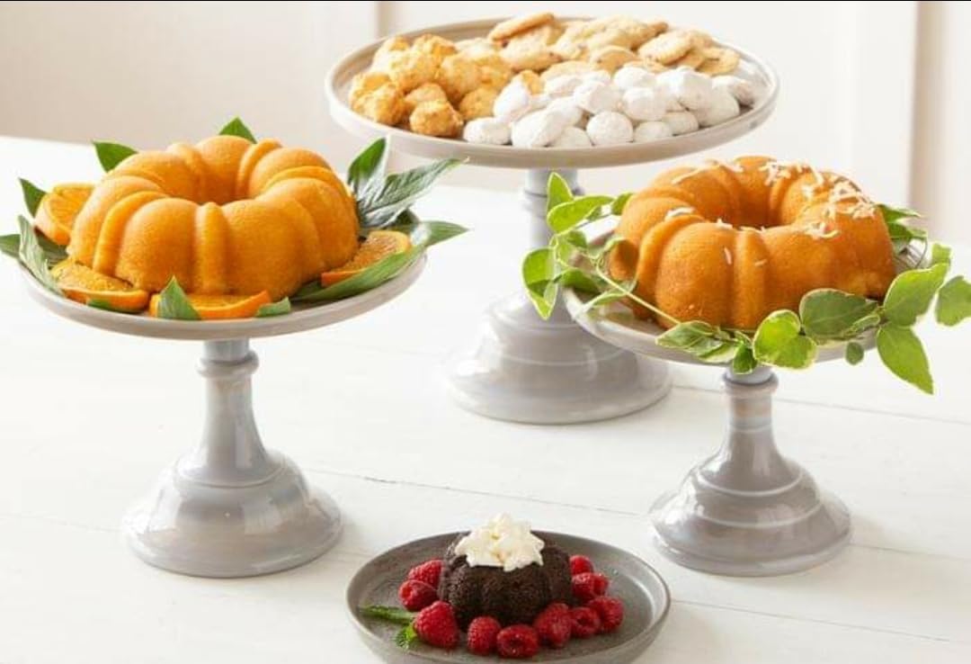 Dockside Market Direct From The Florida Keys Tropical Tower. A Gift Including Key Lime, Banana & Orange Cakes, Coconut and Key Lime Cookies. All Wrapped Up With A Bow