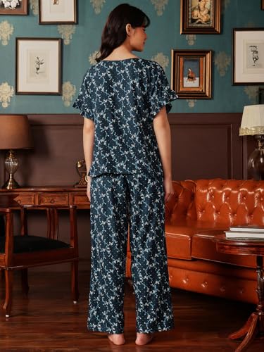 Image of Clovia Women's Rayon Printed Top & Pyjama Nightsuit Set