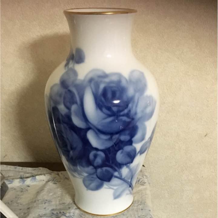 皇室御用達、大倉陶園の壺