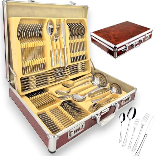 Il set è alloggiato in un'elegante custodia con rivestimento in ecopelle che conferisce al set un tocco di classe e stile. La custodia è dotata di un lucchetto a combinazione per garantire la sicurezza e proteggere le posate dalla perdita. All'interno della valigetta le posate sono disposte in due profili, il che non solo facilita la conservazione delle posate, ma è anche visivamente molto attraente. Ogni parte ha il suo posto, quindi non si graffia accidentalmente e puoi trovare rapidamente le posate necessarie.