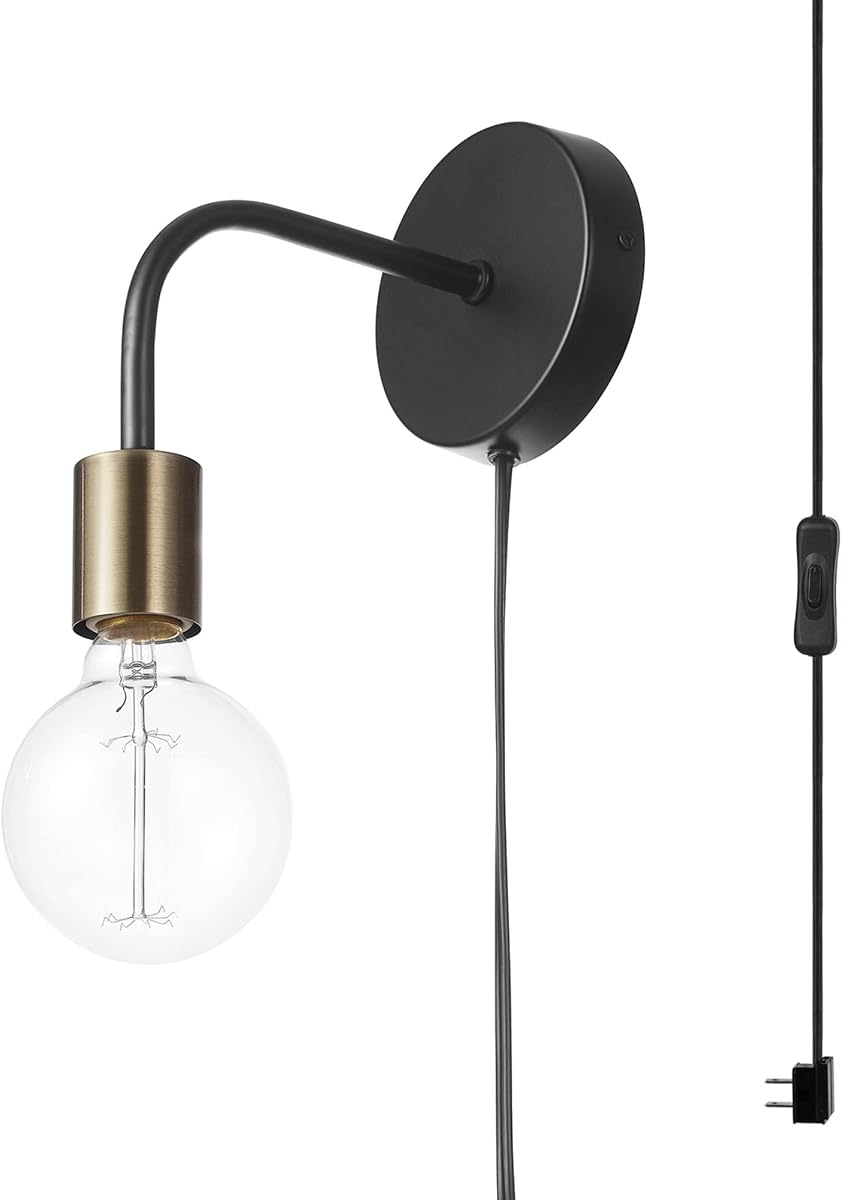Globe Electric 52103 Aplique de pared con cable o enchufable de brazo largo de 1 luz, negro mate, enchufe de latón mate, luces de pared para sala de estar, dormitorio, estudio, artículos esenciales para apartamentos, lámpara de noche montada