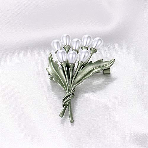 Broche lys vert pour ajuster une robe trop ample avec style - 6
