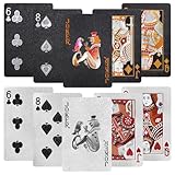 Imperméables et Lavables : Ces cartes à jouer offrent une excellente résistance à l'eau et résistent aux éclaboussures, à l'humidité et aux taches accidentelles.Les cartes peuvent être rincées directement sous l'eau courante et sont à nouveau propres après nettoyage, ce qui résout efficacement le problème des cartes en papier traditionnelles : leur sensibilité à l'humidité et leur détérioration rapide.