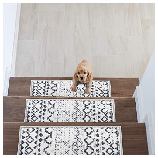 Rugshop Distressed Bohemian Non-Slip Stair Treads (Set of 13) 8.6" x 26" Cream