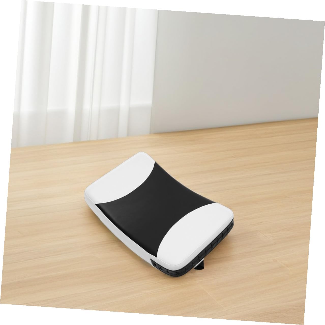 Kickboxing Training Pad Taekwondo Sparring Kick Shield Curved Handheld Target for Lateral Kicks Martial Arts Blocking Equipment for Gym and Training Hall Use