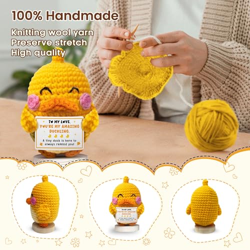Patito de crochet con mensaje positivo de amor para regalar a tu novio 6