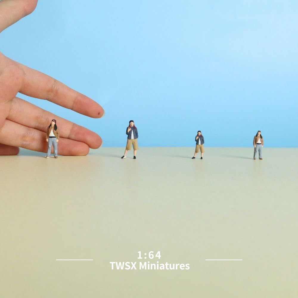 2pcs Cool Girl 1:64 Scale Macro Photography Models image 4