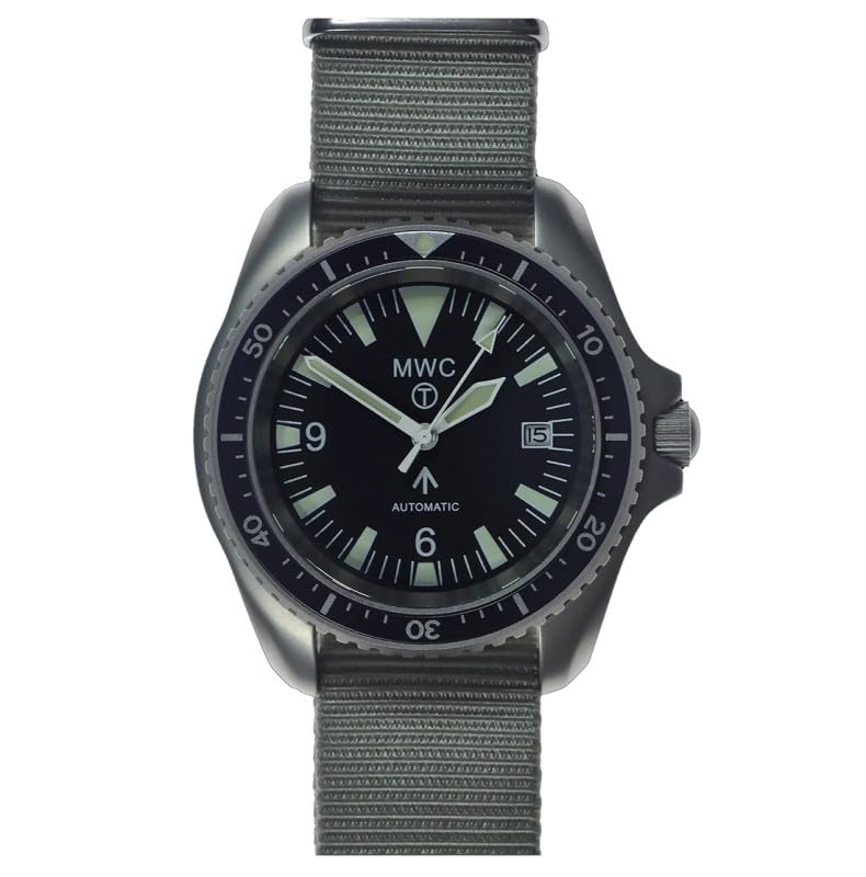 Cinturino / Fibbia: 1 cinturino nero e 1 cinturino grigio, 20 mm Vetro: Zaffiro con rivestimento antiriflesso, diametro 31mm Altre caratteristiche: Impermeabile 300 m., garanzia 24 -mesi, peso 89,5
