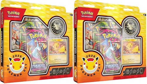 Collezione Pokémon Day 2026 del GCC Pokémon (una carta promozionale olografica, una moneta e tre buste di espansione), Edizione in Italiano (Confezione da 2)