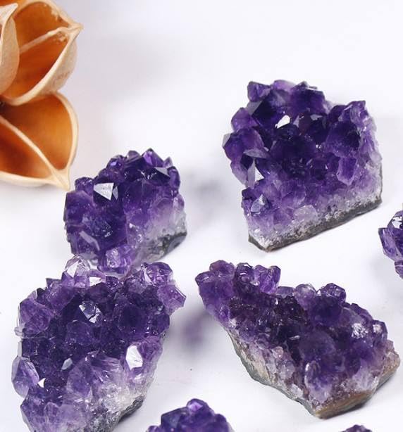Améthyste brute de qualité supérieure en cluster naturel pesant 200g