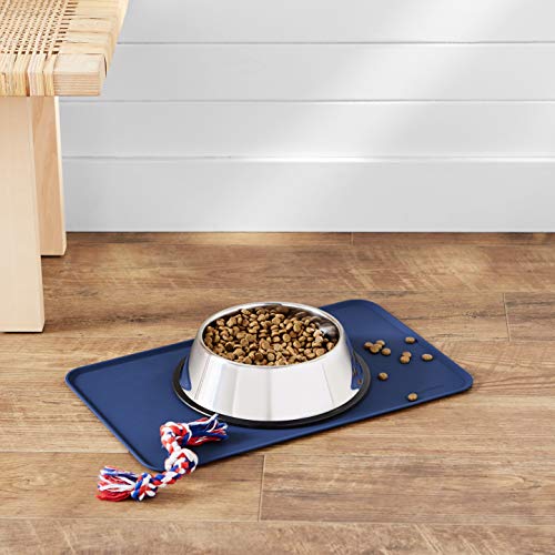 Amazon Basics Wasserabweisende Napfunterlage aus Silikon, Unterlage für Haustierfutter, 47 x 29 cm, Blau, Einzelbett