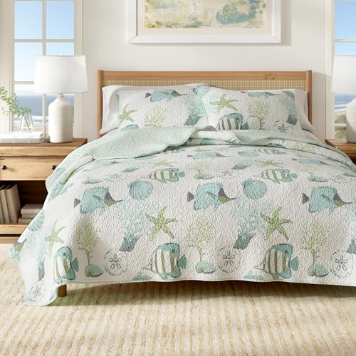Image of Great Bay Home 3-Piece Coastal Beach Theme Quilt Set with Shams. Soft All-Season Luxury Microfiber Reversible Bedspread and Coverlet. Seaside Collection (Twin, Multi)