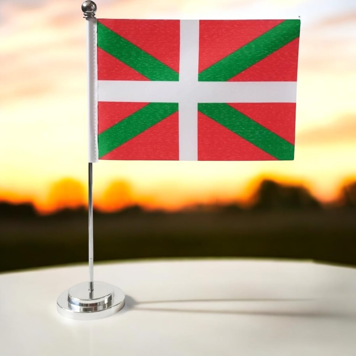 Drapeau de table Pays Basque 21 x 14 cm Mât et socle en acier