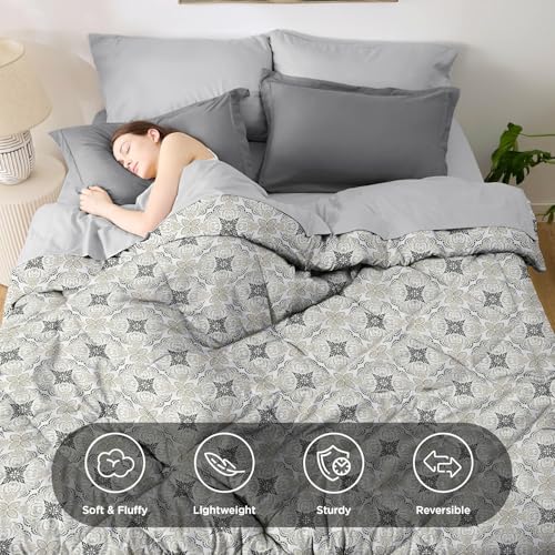 Image of Amazon Brand - Umi Reversible Double Bed Super Soft AC Comforter /Blanket /Quilt /Rajai 220 GSM Soft Microfiber Diamond Stitch (90 inch x 100 inch Inches /228cm x 254cm) - Comforter Double Bed|Silver & White
